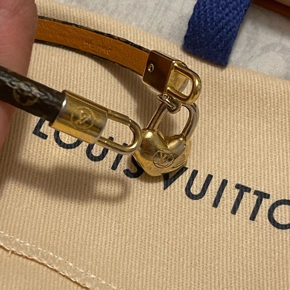 ❤️SOLD❤️ Pre-loved Authentic LOUIS VUITTON Crazy In Lock Bracelet Size Small - Picture 7 of 11